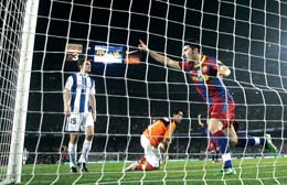 برشلونة يواصل تصدره والريال يطارده بقوة