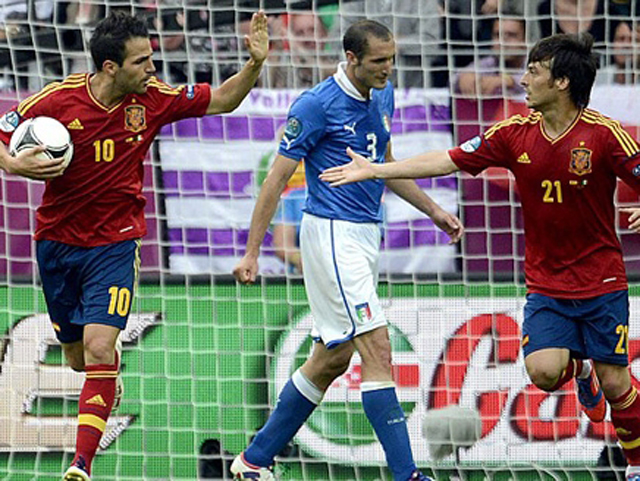 يقتل صديقه بسبب لقاء إسبانيا وإيطاليا