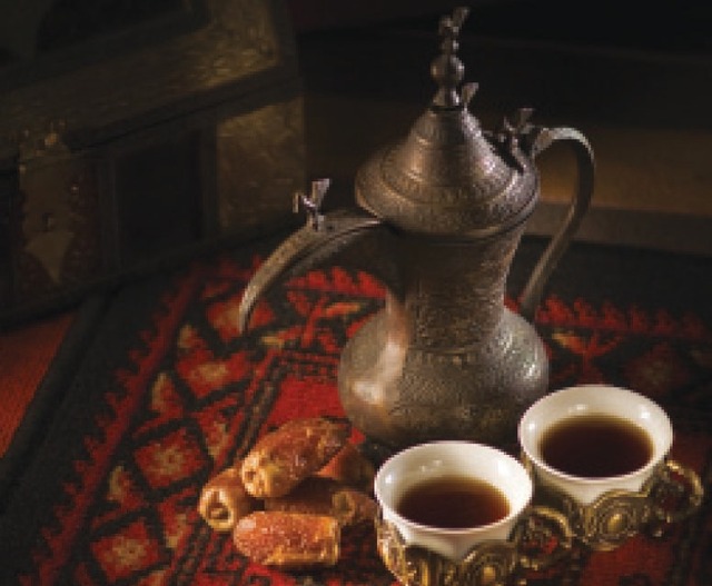 الدلة والفنجان.. رمـزية المعنى وعبق التراث