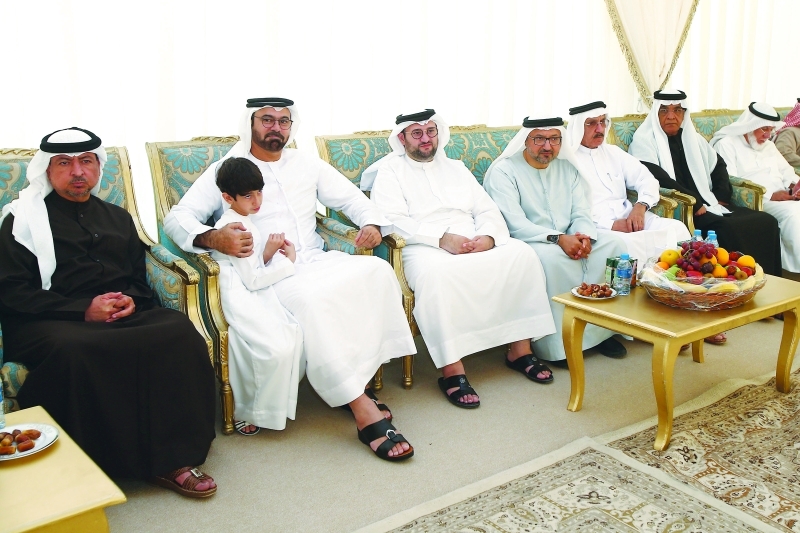 "محمد القرقاوي وعدد من المواطنين يقدمون واجب العزاء في الشهيد البستكي"