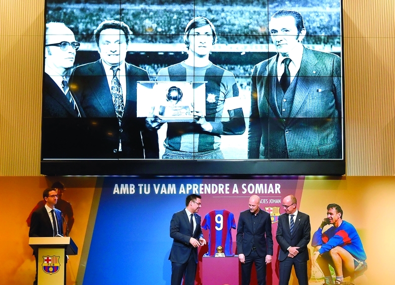 برشلونة يطلق اسم يوهان كرويف على ملعب الناشئين