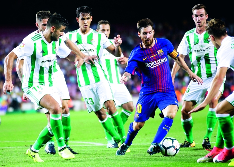 برشلونة يتحدى «الشروخ» بمواجهة ألافيس اليوم