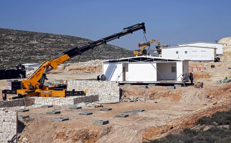 استشهاد جريح في غزة واعتقال 20 فلسطينياً بالضفة