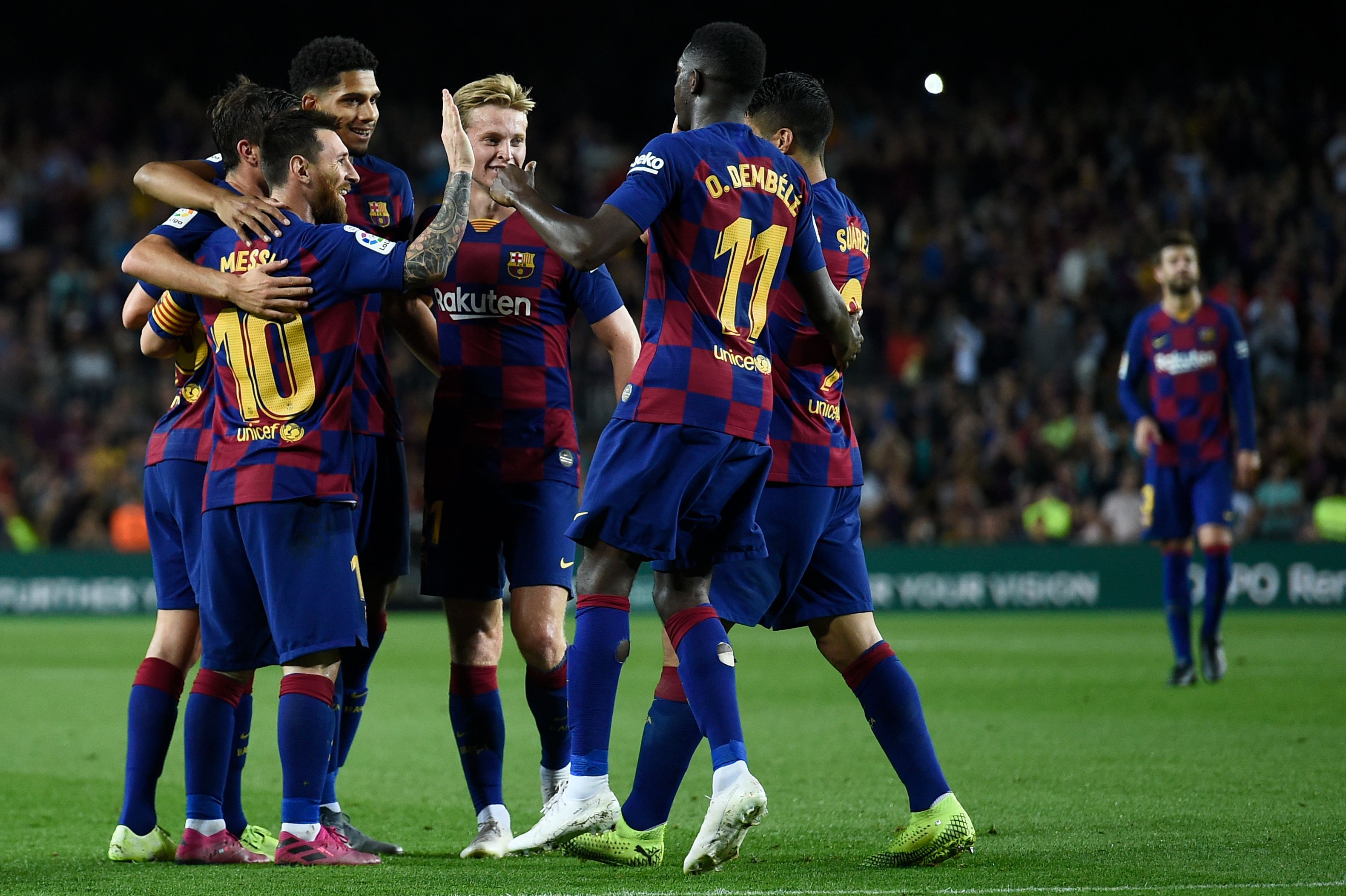 برشلونة يسحق إشبيلية برباعية وميسي يفتتح سجل أهدافه