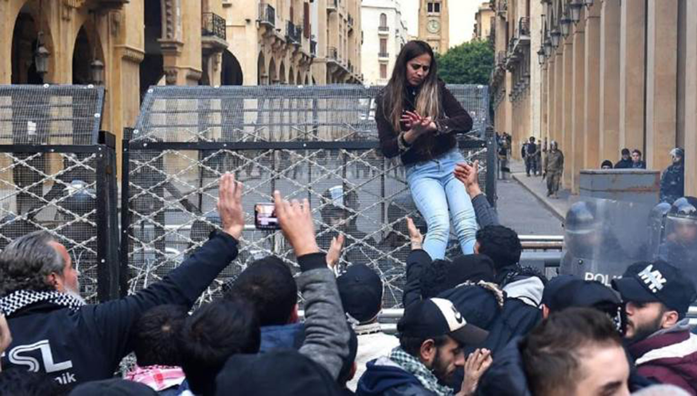 قصة سناء الشيخ التي اجتاحت مواقع التواصل في لبنان