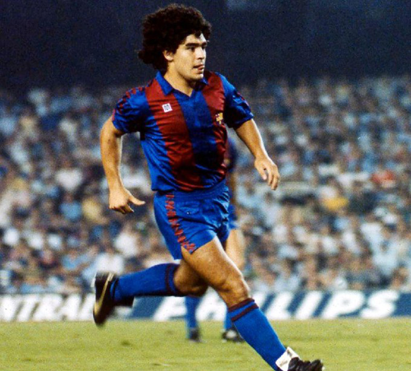 برشلونة يعرض قصته مع مارادونا