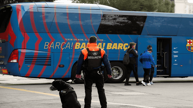 بعثة برشلونة تسافر على متن حافلة لتوفير 30 ألف يورو