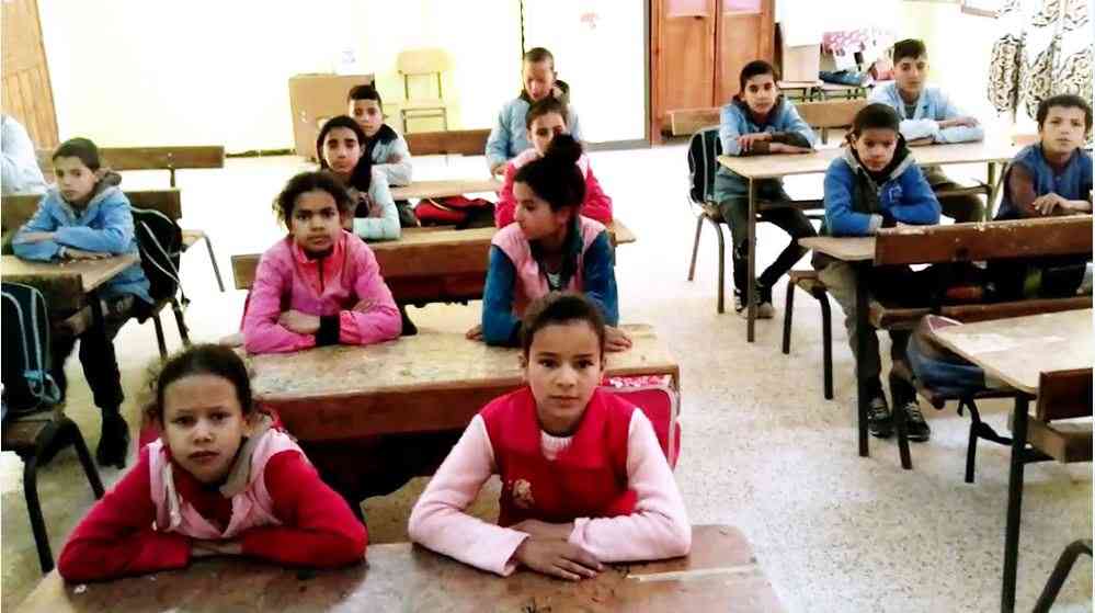 الفصول الدراسية في الجزائر.. مقاعد للتعلم أم ثلاجات للتبريد؟