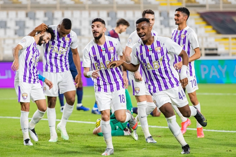 بني ياس يقترب من القمة و«الكلاسيكو» للزعيم