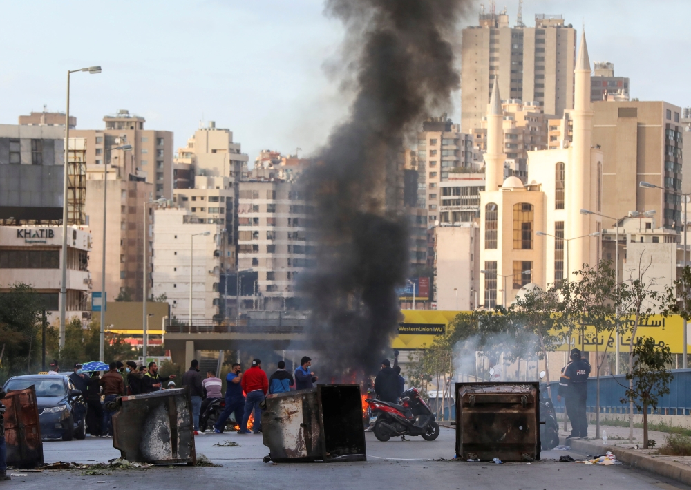 لبنان.. الطبقة السياسية «تتشاجر» و بوادر لـ«تحزيب» الاحتجاجات