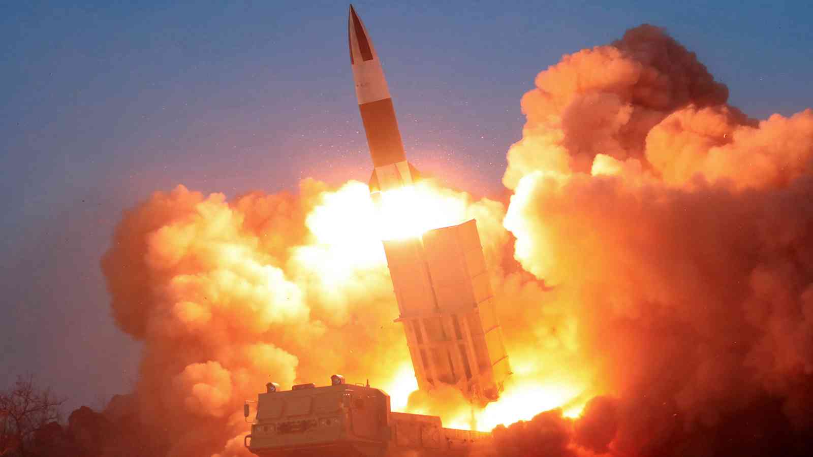 كوريا الشمالية تطلق مقذوفاً في بحر اليابان