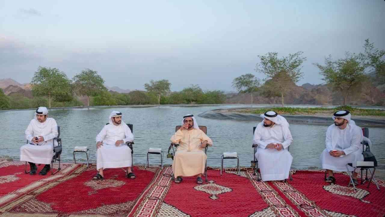 محمد بن راشد يقوم بنزهة في حتا دعما للسياحة الداخلية