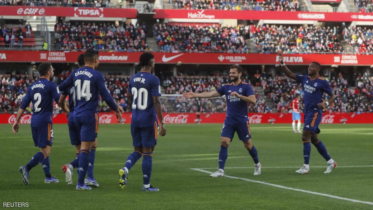 ريال مدريد يقفز إلى قمة الليغا برباعية في غرناطة