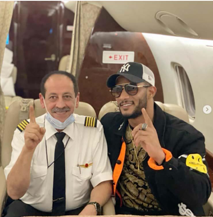 محمد رمضان ينشر صوراً جديدة مع طيارين
