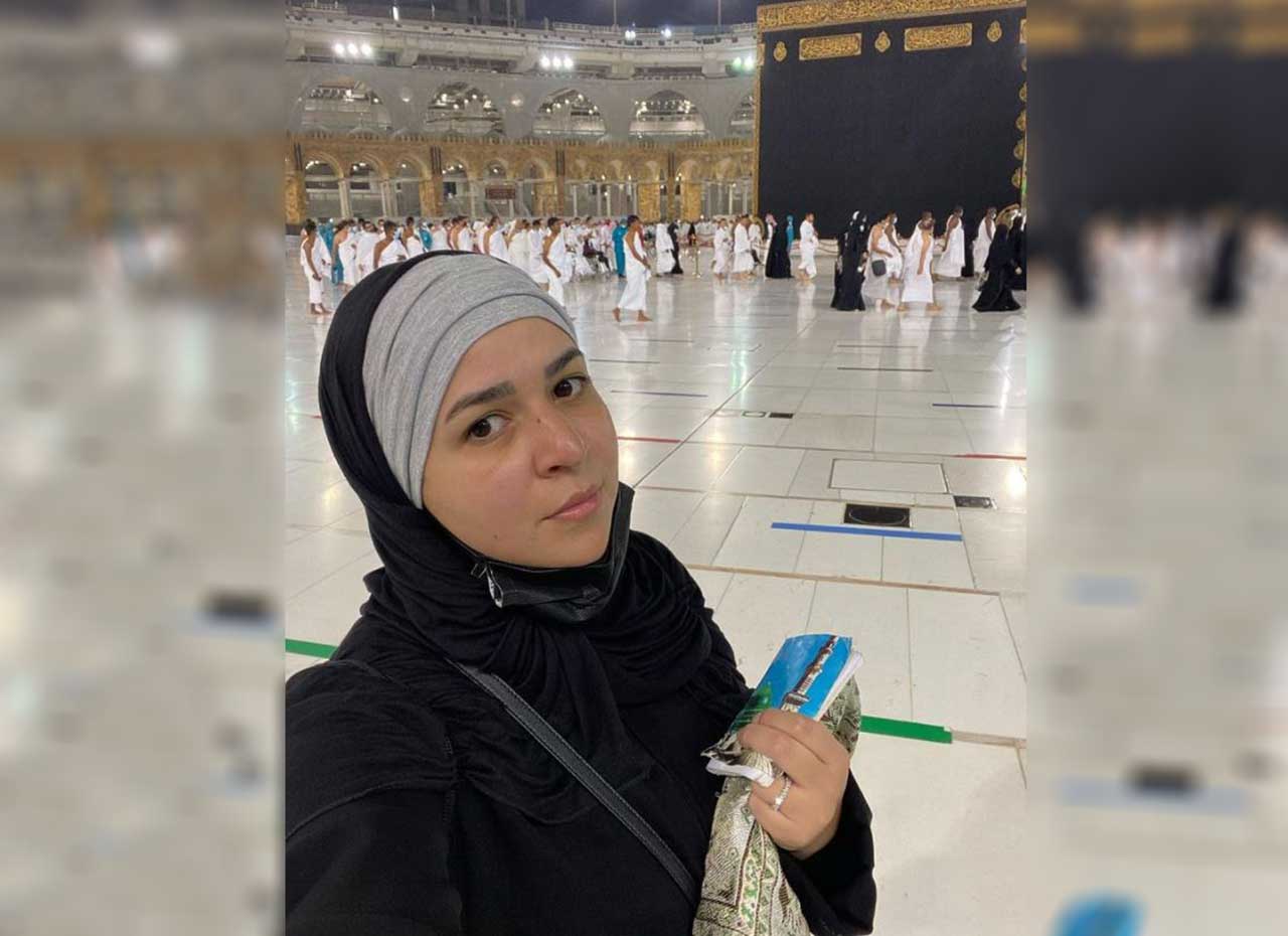 إيمي سمير غانم تحقق أمنيتها بأداء العمرة والدعاء لوالديها الراحلين