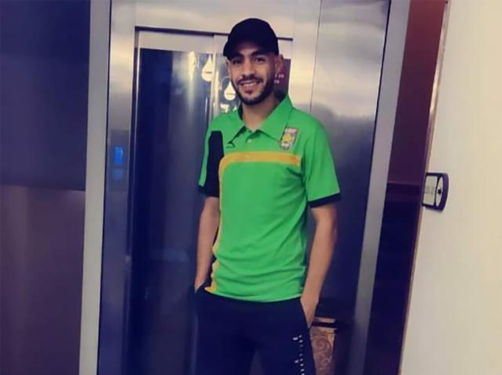 وفاة لاعب جزائري بسكتة قلبية خلال المباراة