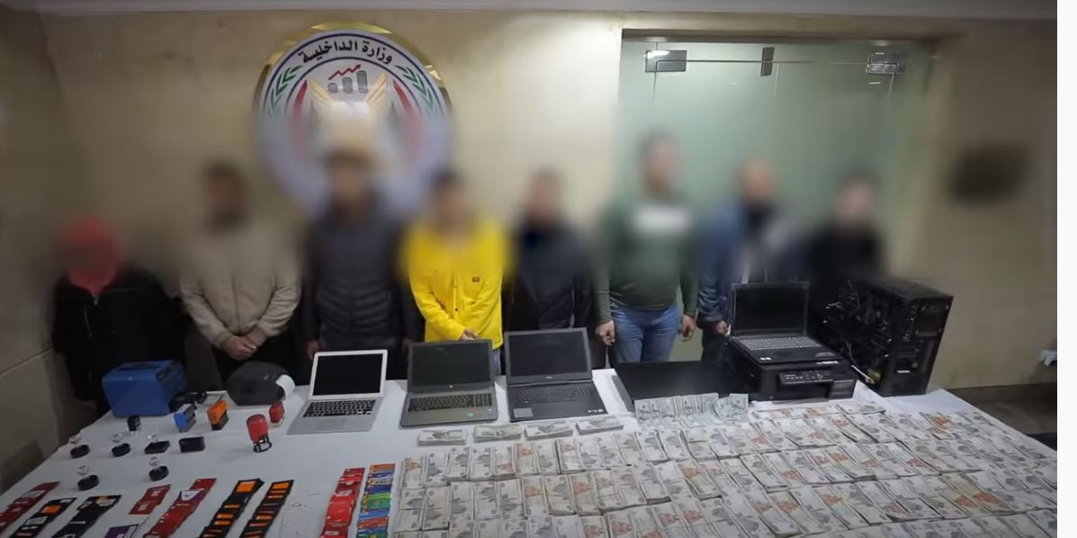 القبض على " الرمال البيضاء" أخطر عصابة نصب في مصر  (فيديو)
