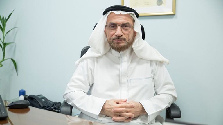 طبيب سعودي يُحذر من مساج إخراج الهواء لإزالة الألم