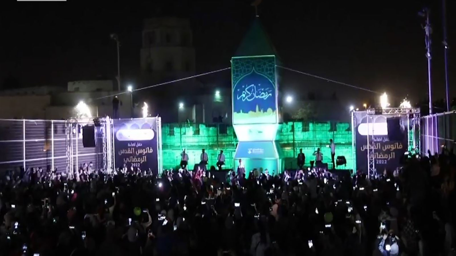 حشود تشارك في حفل إضاءة فانوس عملاق بالقدس ترحيباً بالشهر الفضيل.. فيديو