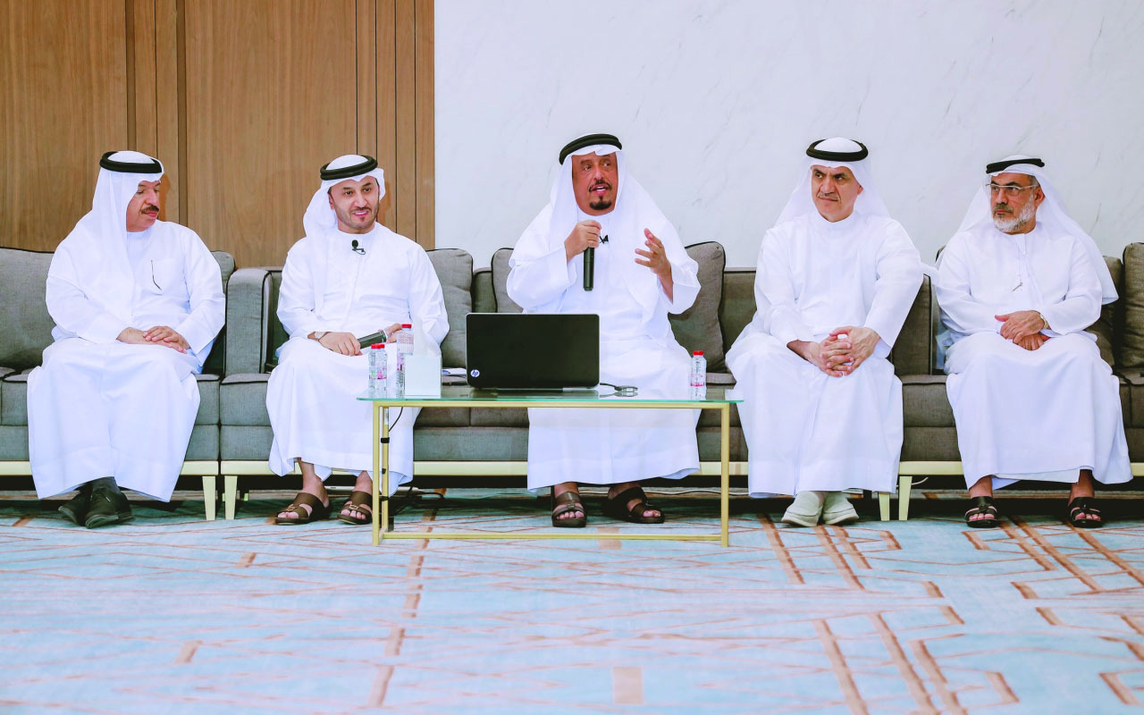ضاحي خلفان: تدليل الأبناء بالأموال يؤدي لسوء السلوك