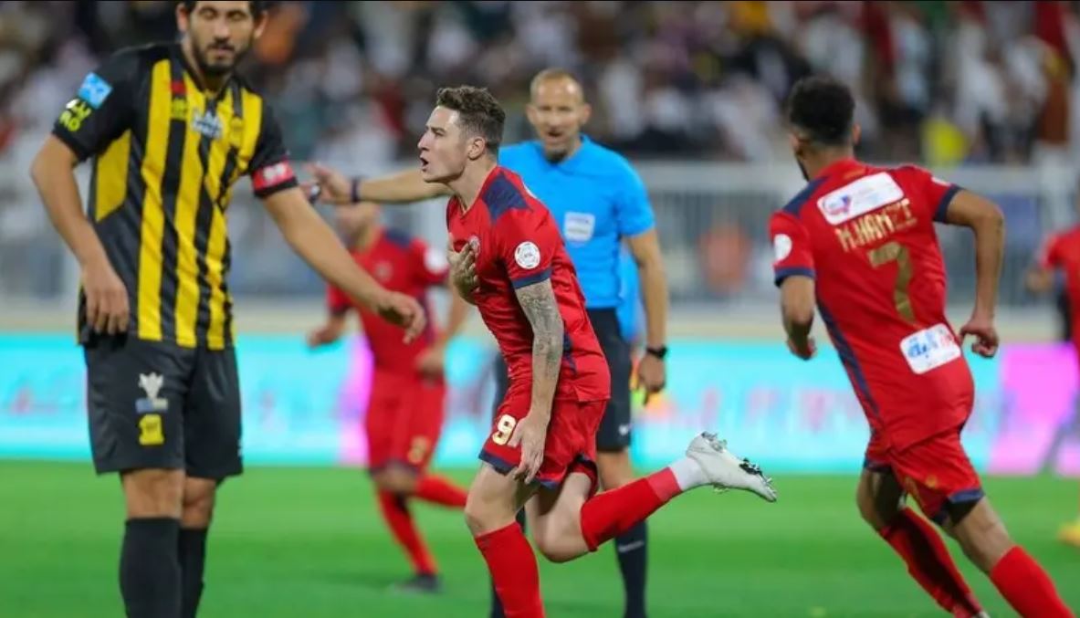 الاتحاد يتعادل مع ضمك ويتقدم لوصافة الدوري السعودي