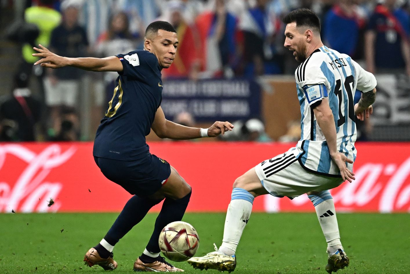 كأس العالم تنافس دوري الأبطال في استفتاء "الفيفا".. من يحسم جائزة "الأفضل"