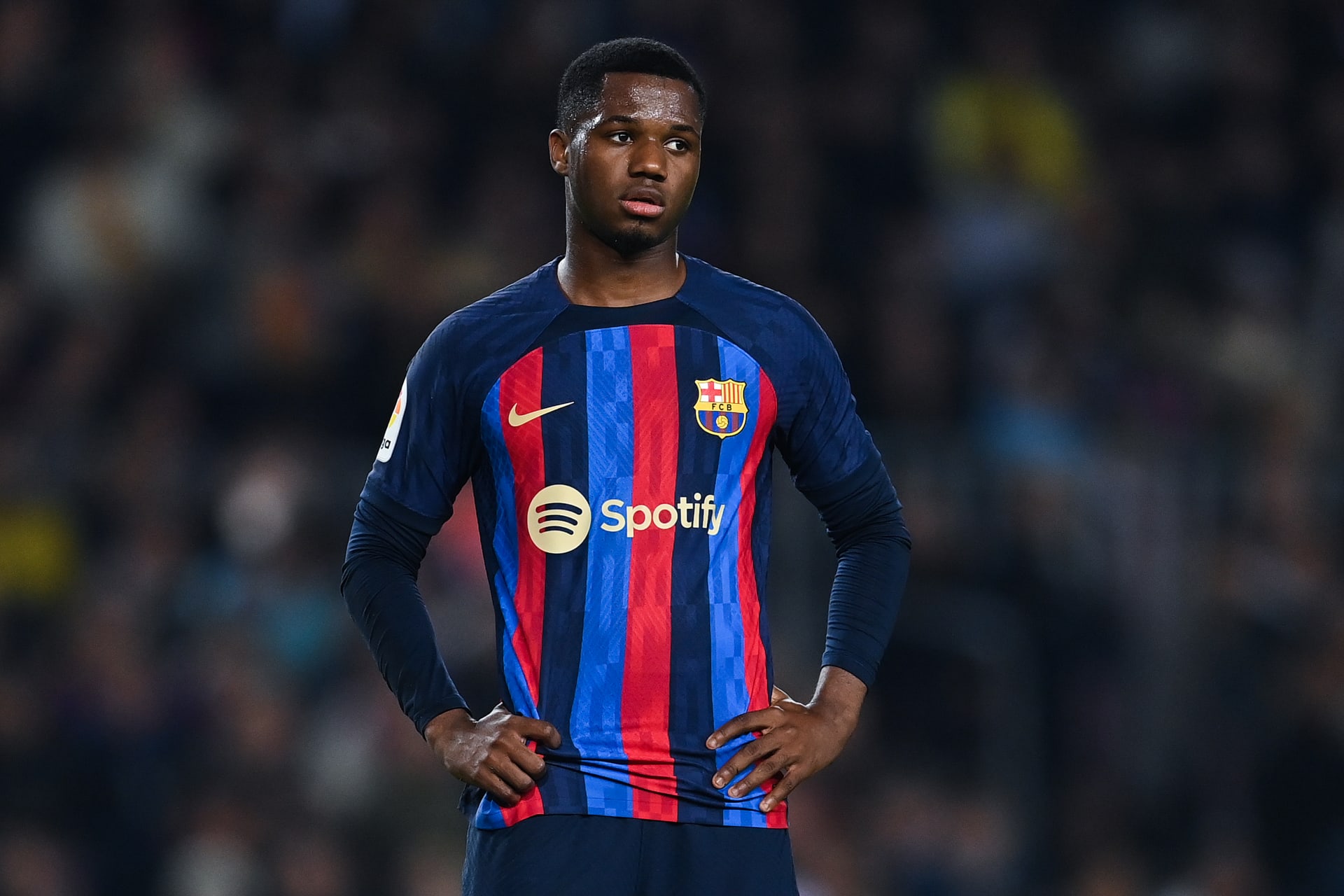 والد فاتي يهدد برشلونة برحيل نجله إلى إشبيليه!