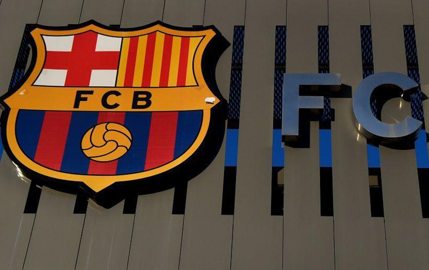 رئيس برشلونة السابق مهدد بالسجن 10 سنوات