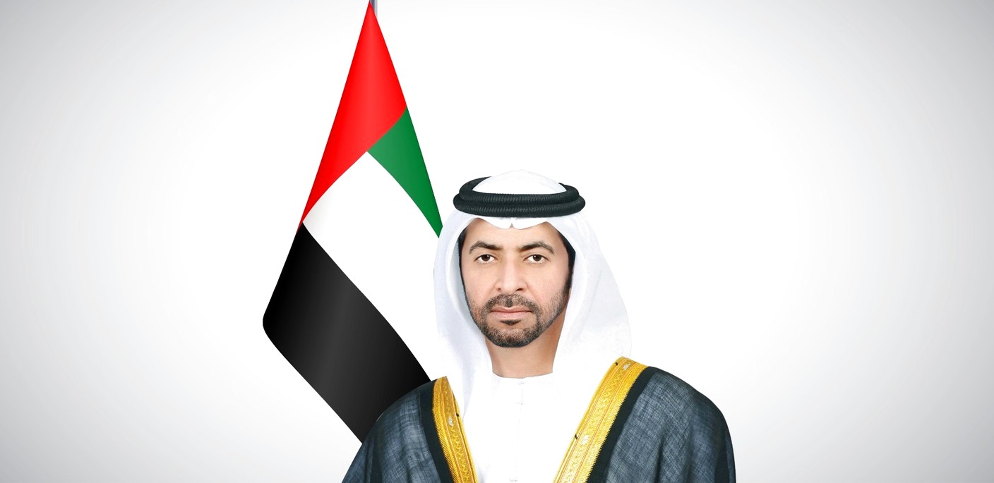 حمدان بن زايد يؤدي الصلاة في مسجد ناصر بن قران