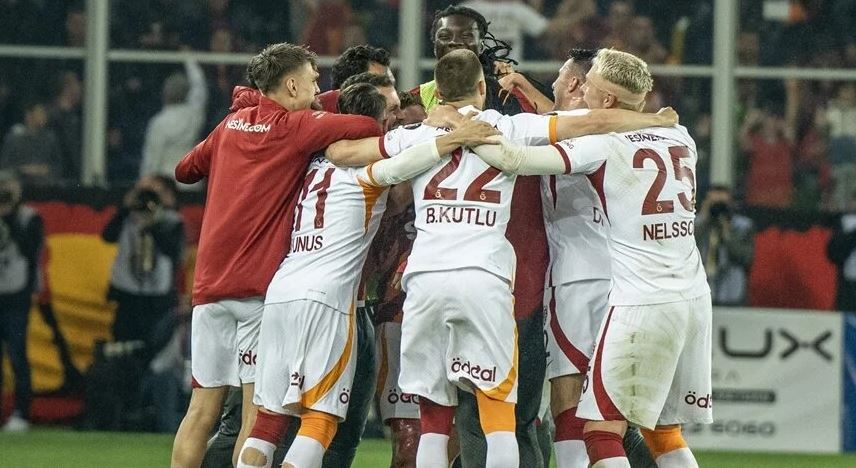 غلطة سراي يفوز بالدوري التركي للمرة 23