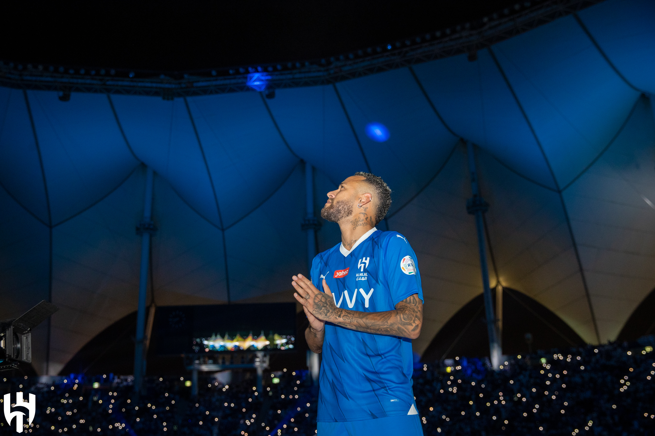 بحضور 60 ألف متفرج..الهلال يقدم نيمار في حفل جماهيري مبهر