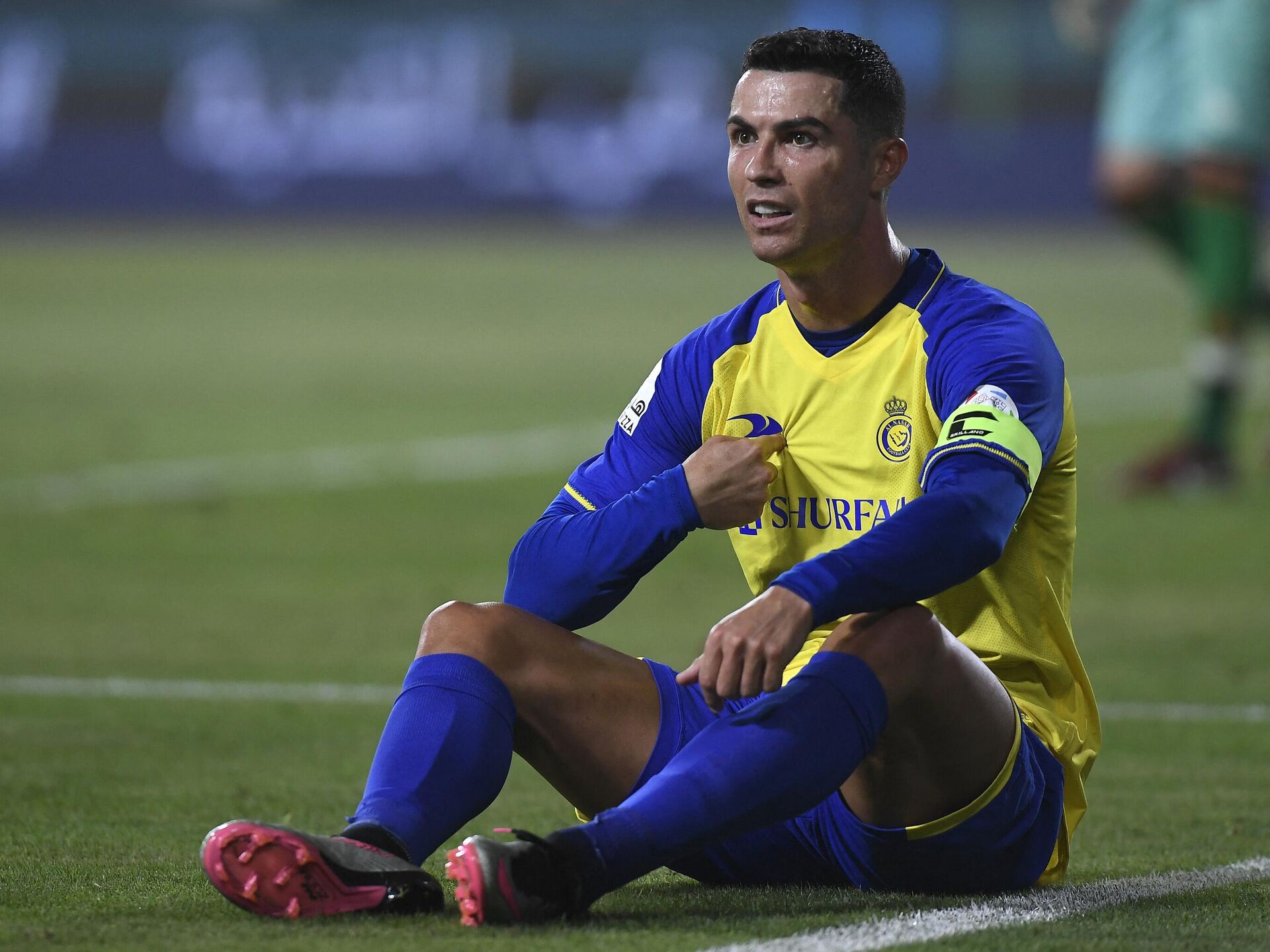 كشف عن سبب غريب .. ملاكم بريطاني يسعى لتوجيه صفعة لكريستيانو رونالدو
