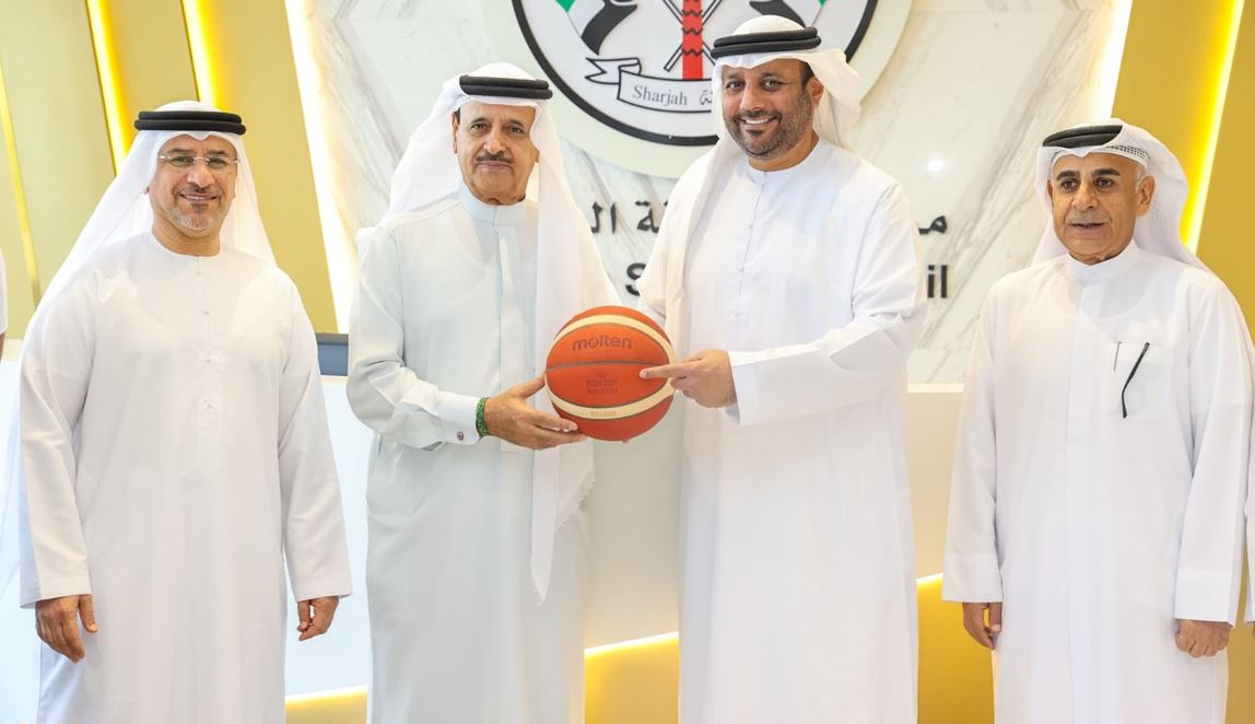 عيسى هلال الحزامي رئيس مجلس الشارقة الرياضي يشيد بجهود القرقاوي في تطوير «السلة العربية»