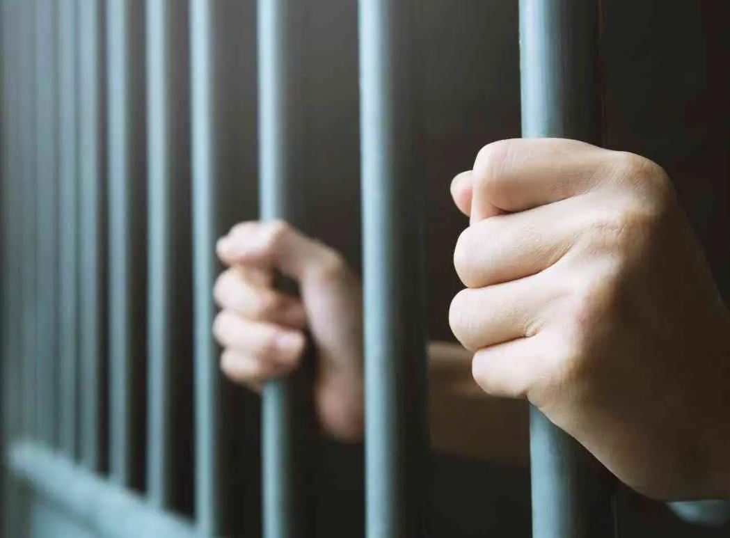 محكمة فرنسية تقضي بسجن أستاذ سابق 20 عاماً لاعتدائه جنسياً على أطفال
