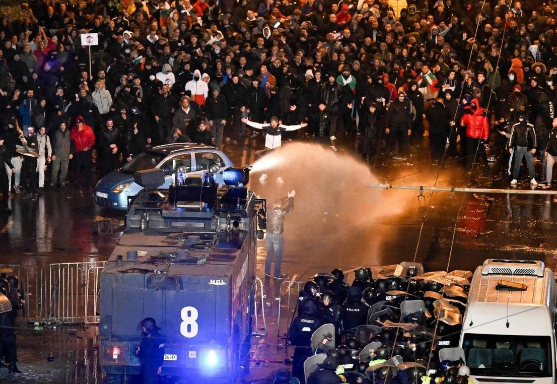 ضمن تصفيات أوروبا 2024.. جرحى واعتقالات عقب اشتباكات عنيفة في بلغاريا