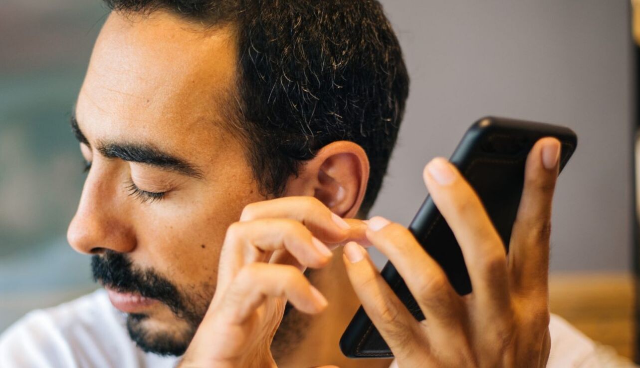 مايكروسوفت تطلق تطبيق سيينج أيه.آي لمساعدة المكفوفين لأجهزة أندرويد