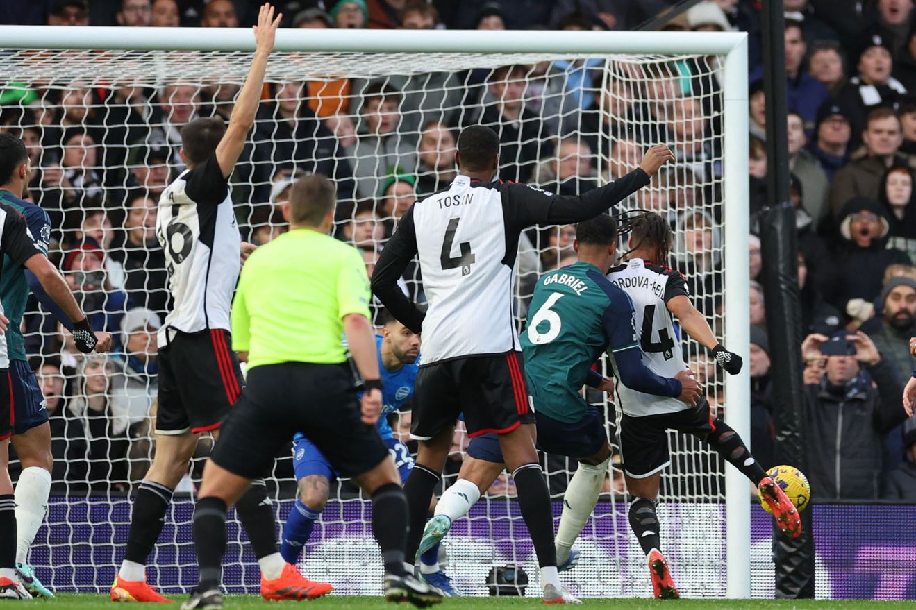 أرسنال يواصل التراجع ويتعثر أمام فولهام وتوتنهام يهز شباك بورنموث بثلاثية في الدوري الإنجليزي