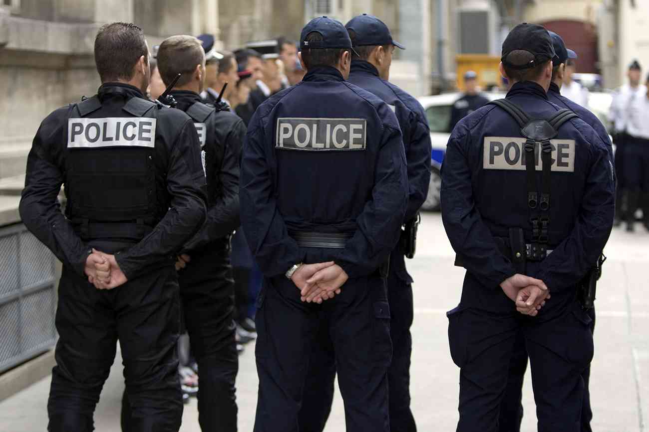 إصابة 3 أشخاص في هجوم بسكين في باريس