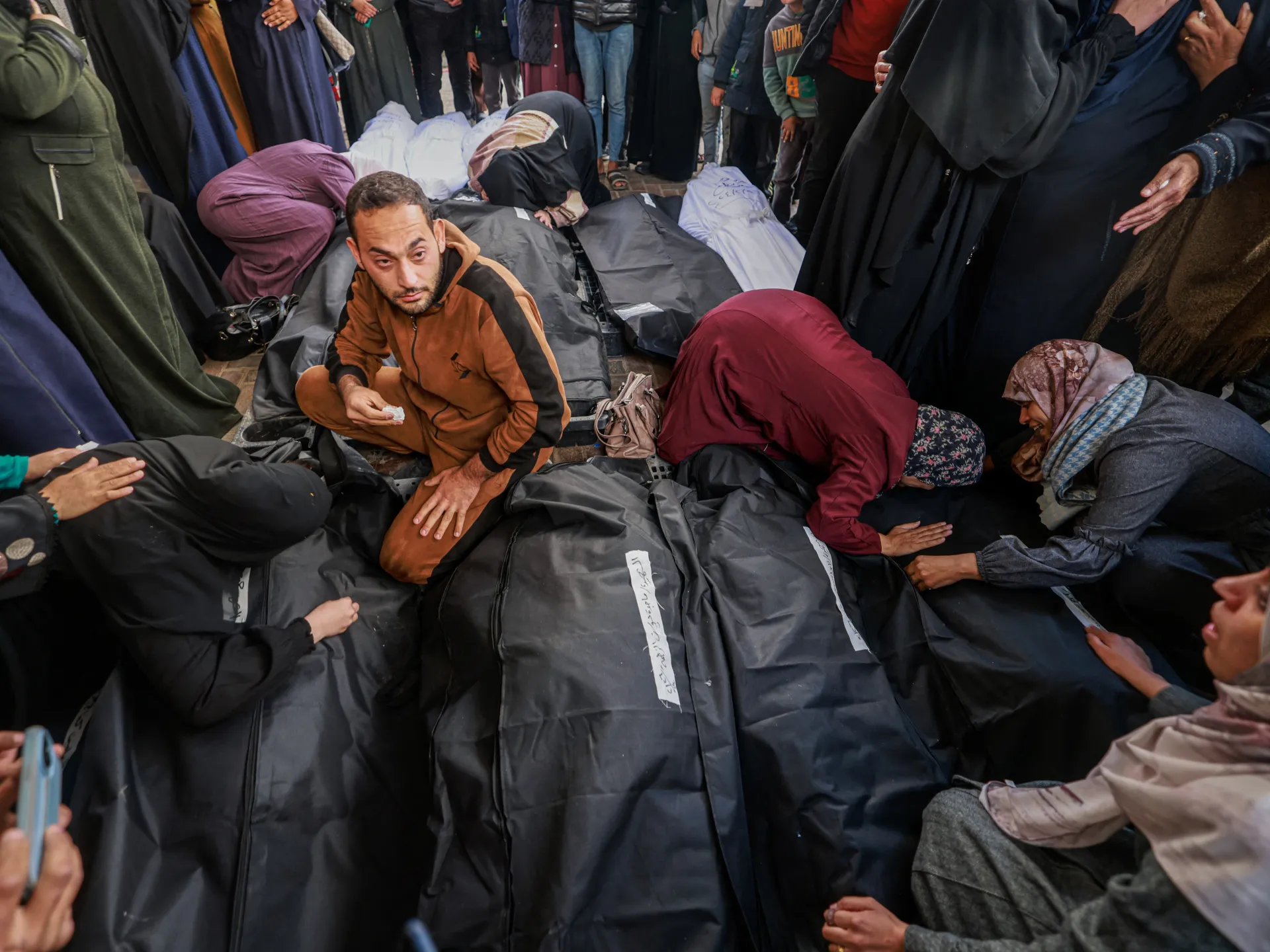 قلق متزايد على مدنيي غزة وحصيلة القتلى نحو 30 ألفا رغم مساعي الهدنة