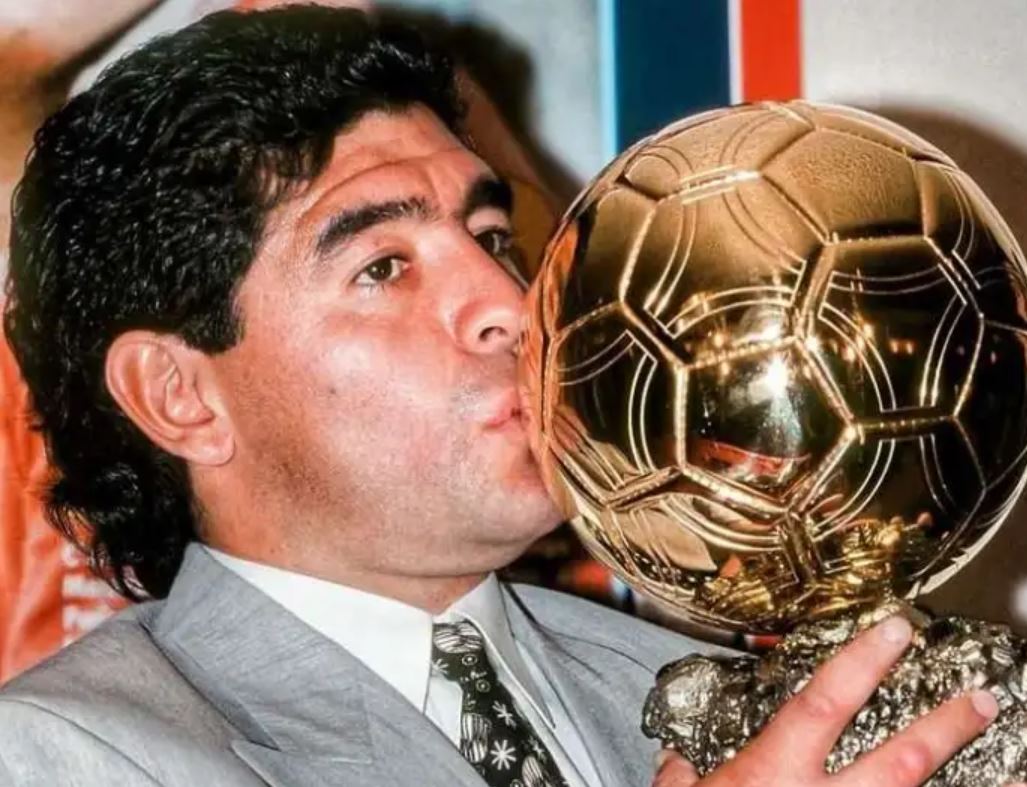 عرض الكرة الذهبية لمارادونا في كأس العالم 1986 للبيع في مزاد