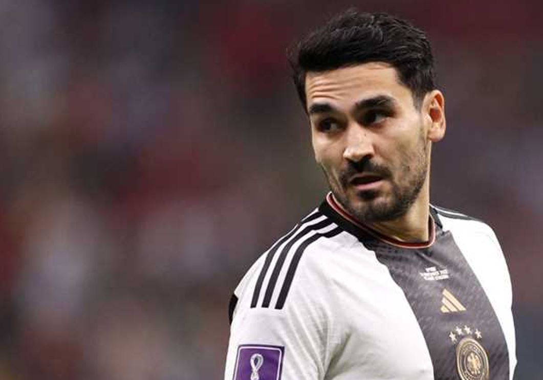 جوندوجان سيرتدي شارة تحمل ألوان العلم الألماني في يورو 2024