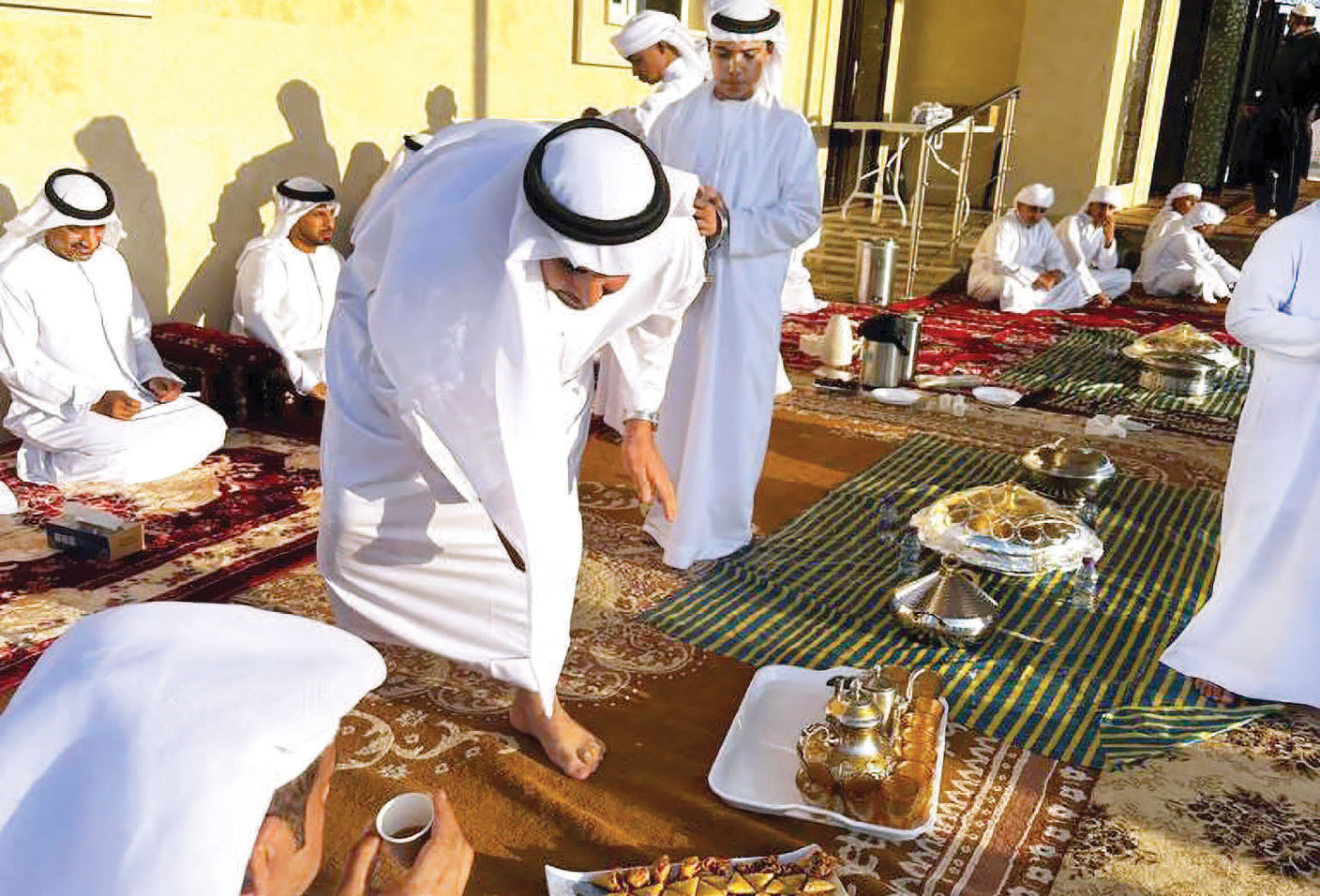 مجالس العيد تجمعات تفوح بمشاعر الألفة والمودة