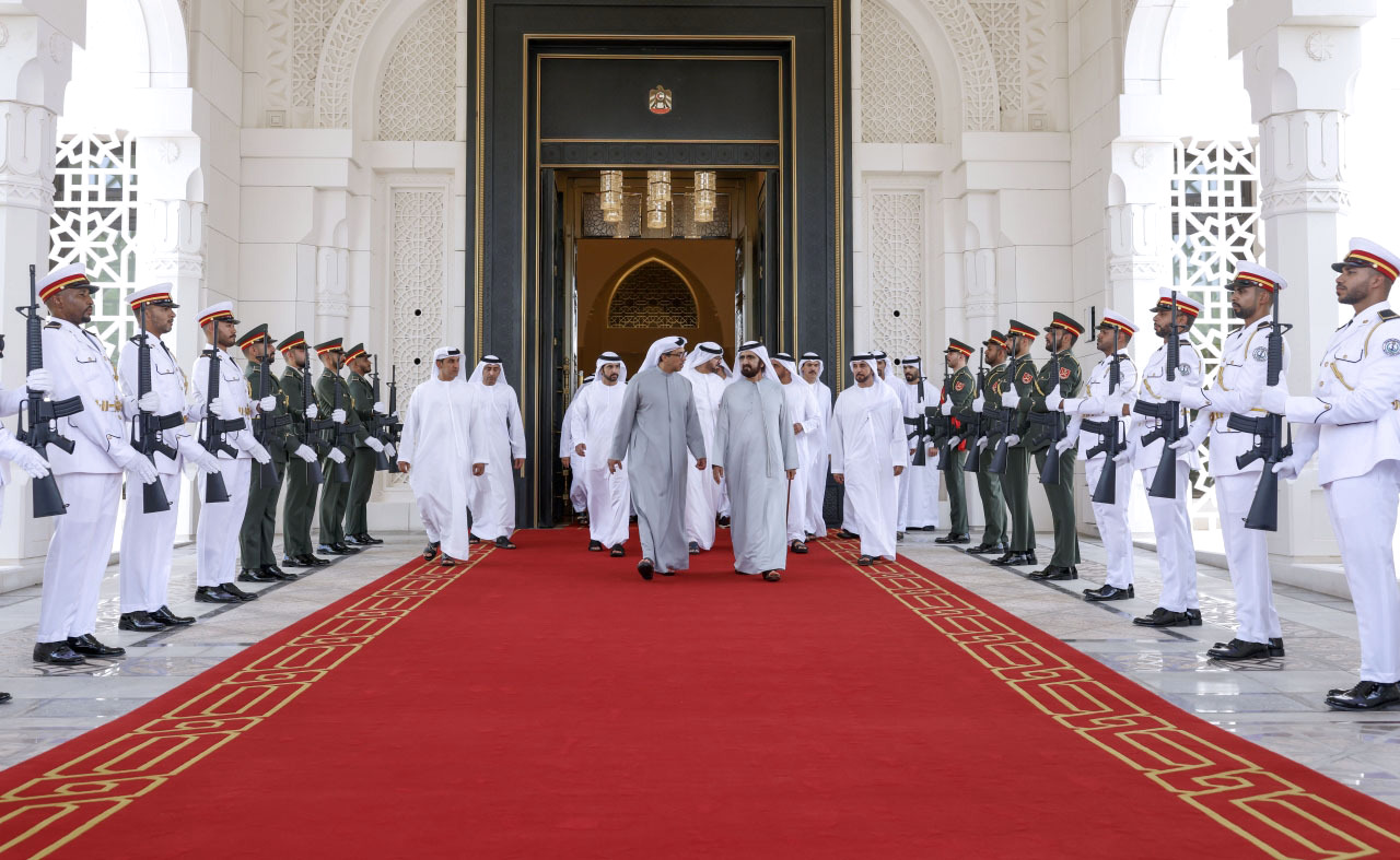 "محمد بن راشد ومنصور بن زايد وحمدان بن محمد وسيف بن زايد ومحمد القرقاوي وسلطان السبوسي"