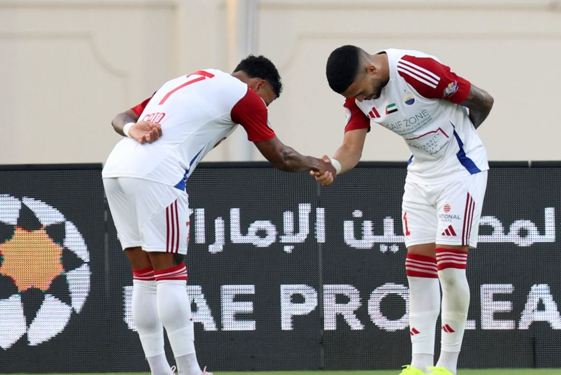 كايو لوكاس يقود الشارقة لفوز عريض على الجزيرة بالأربعة