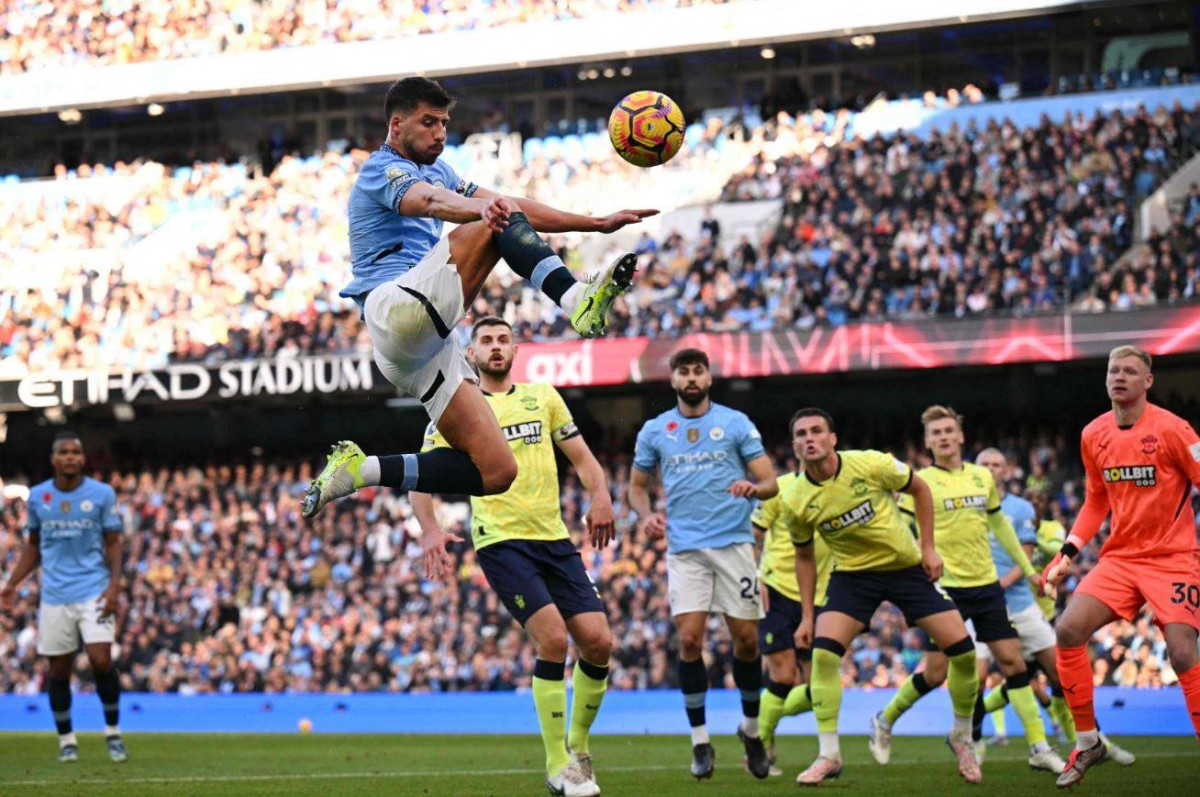 سيتي في صدارة الدوري الإنجليزي بفوز صعب على ساوثامبتون