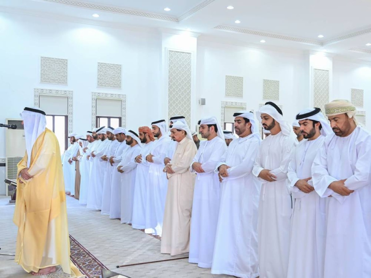 حاكم عجمان يؤدي صلاة الاستسقاء