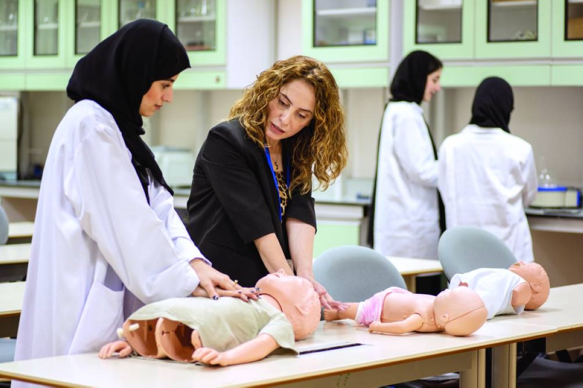 متخصصون وطلبة لـ« البيان »: 7 فوائد للمنح الأكاديمية تنعكس على المجتمع والاقتصاد