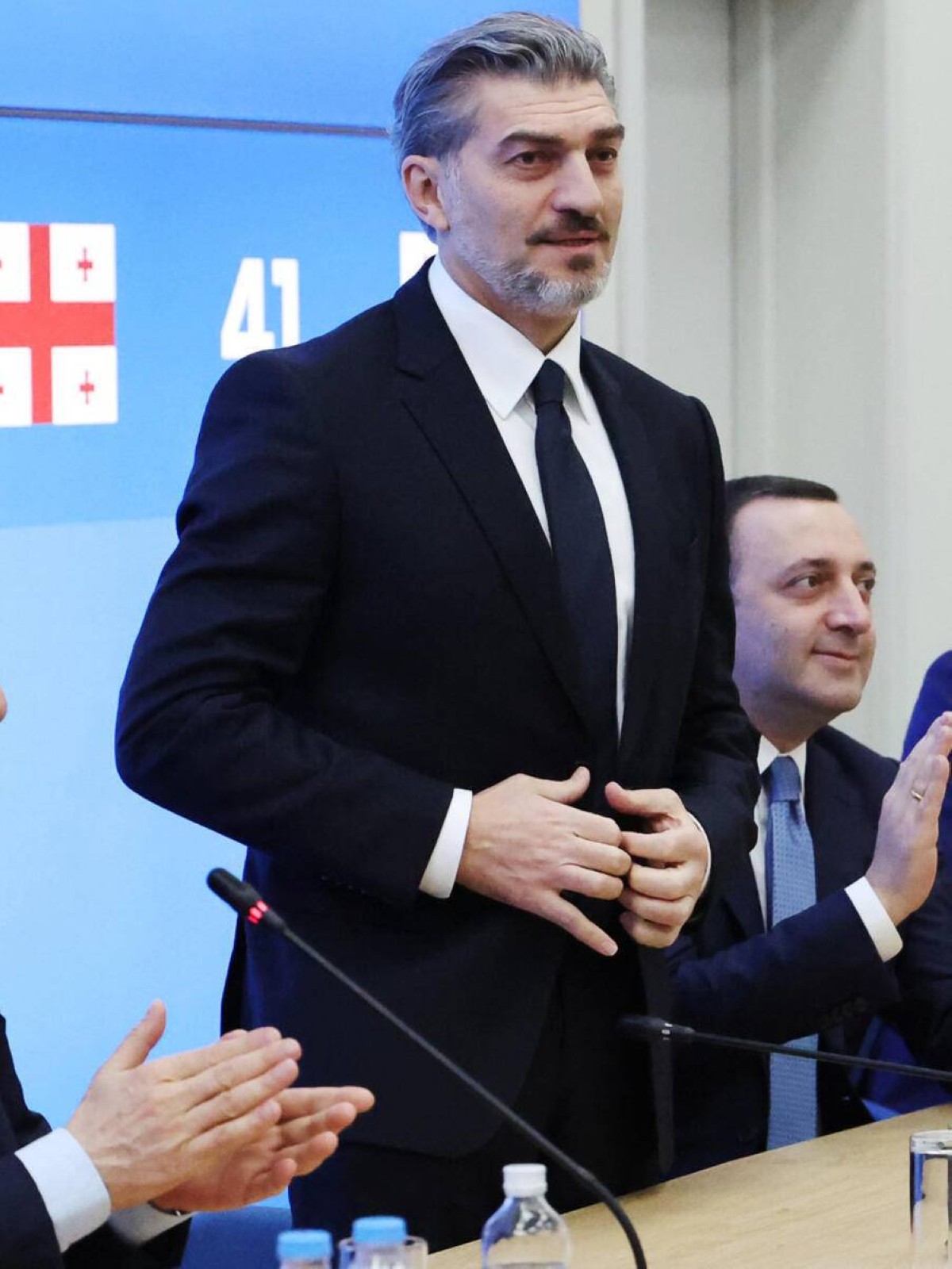 انتخاب لاعب كرة القدم السابق ميخائيل كافيلاشفيلي رئيساً لجورجيا