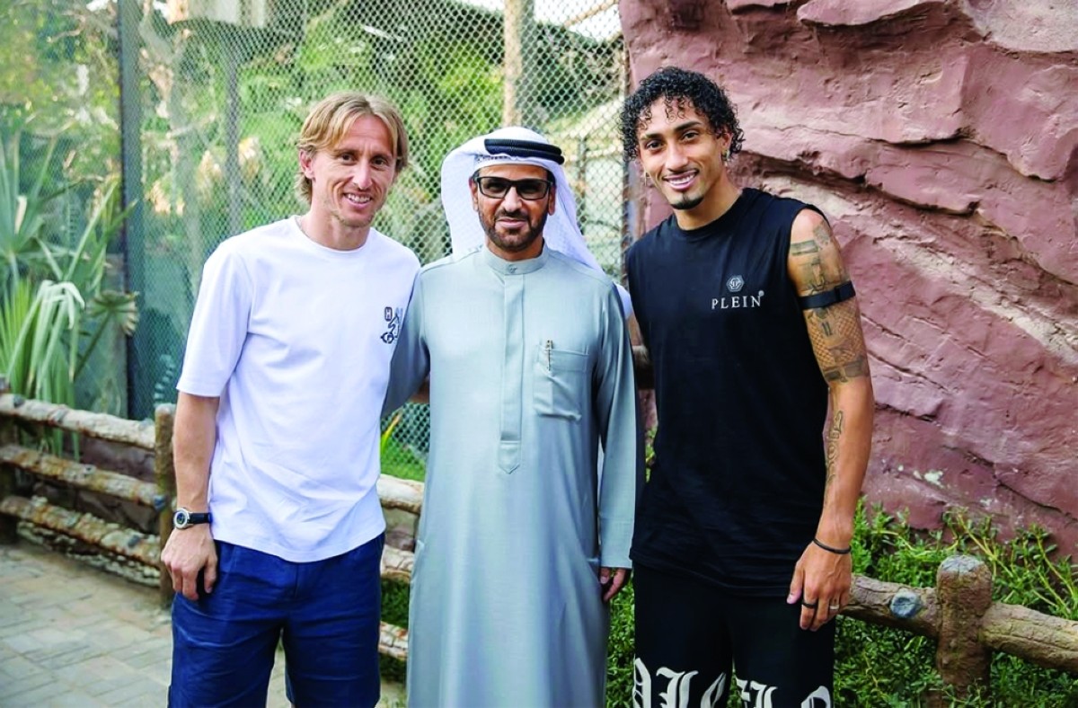 أوقات استثنائية لنجوم ريال مدريد وبرشلونة في «دانة الدنيا»