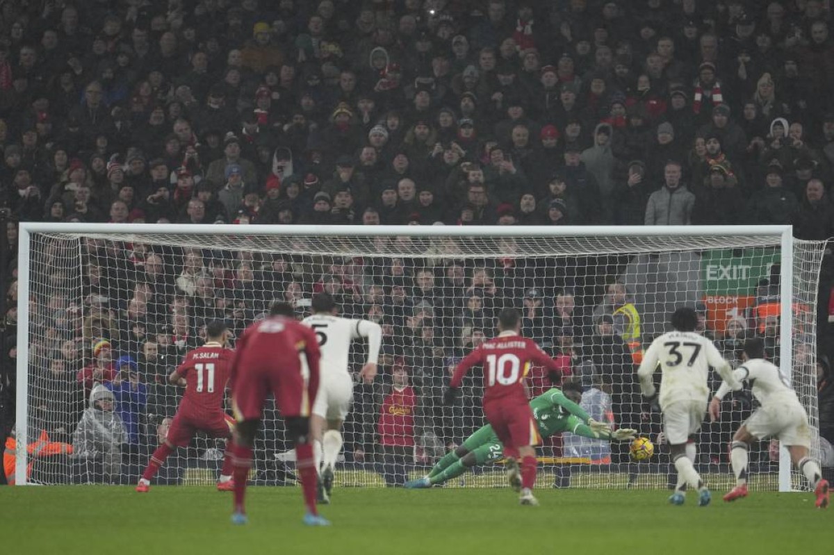 مانشستر يونايتد يفرض التعادل على ليفربول ويحرمه من الابتعاد في الصدارة